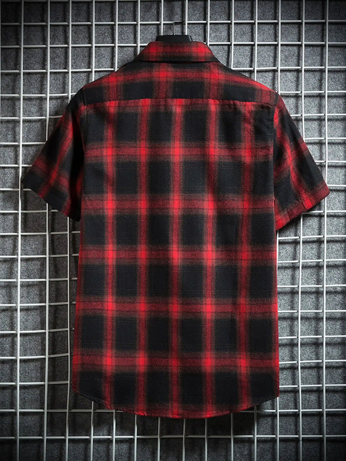 Men's Plaid Button-Up Short Sleeve Shirt | DCDesigns