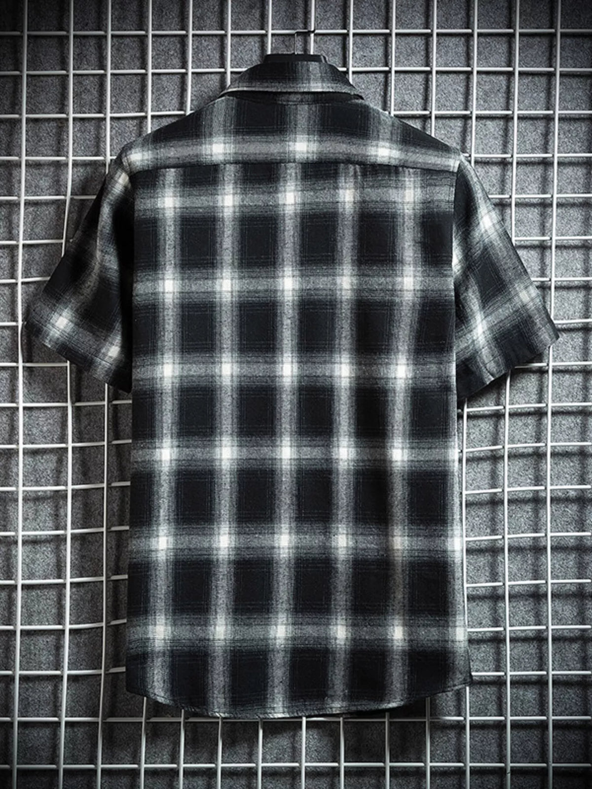 Men's Plaid Button-Up Short Sleeve Shirt | DCDesigns