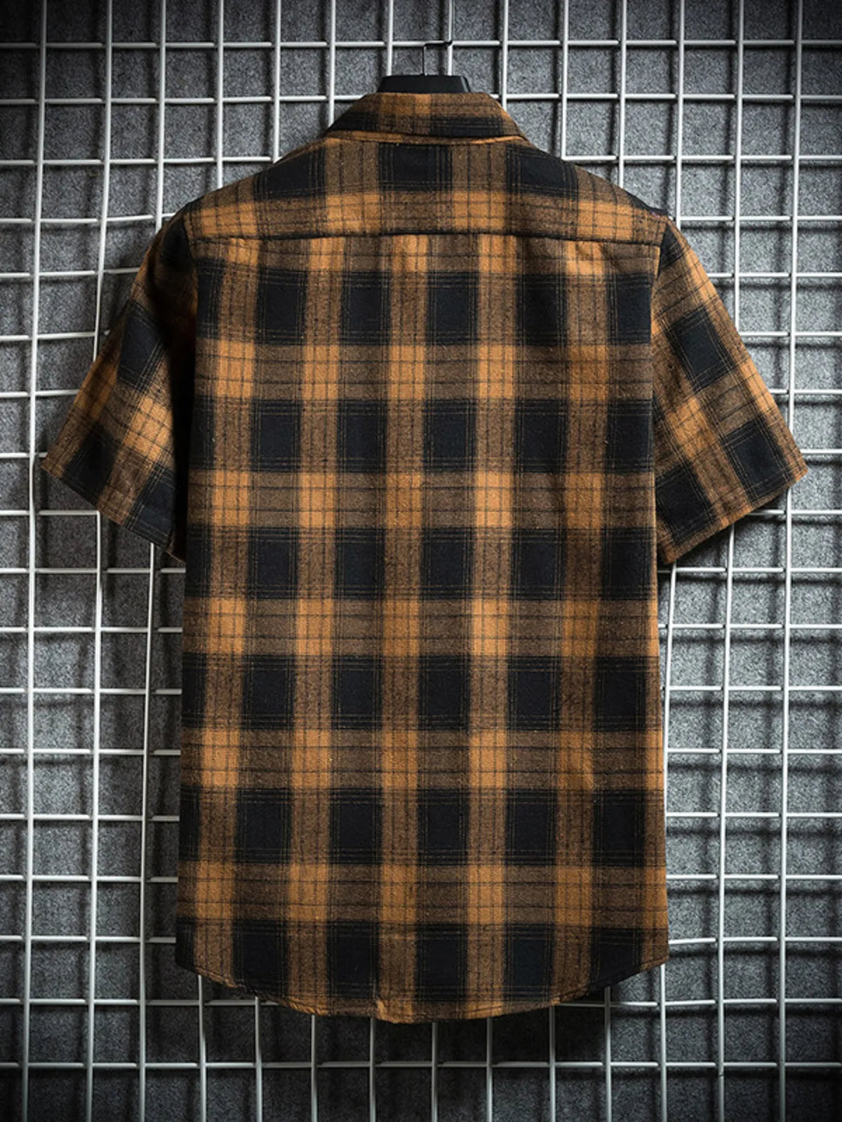 Men's Plaid Button-Up Short Sleeve Shirt | DCDesigns
