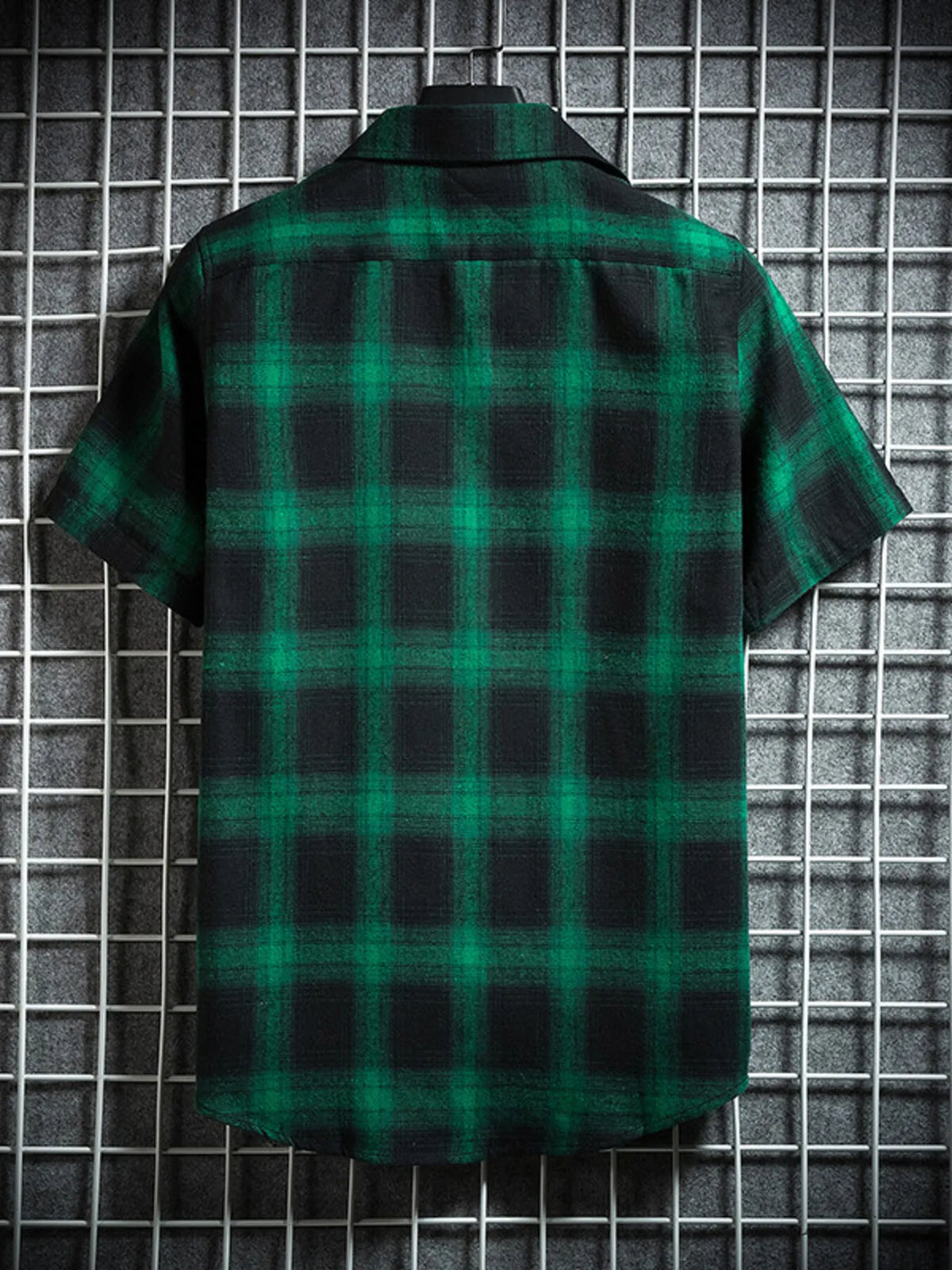 Men's Plaid Button-Up Short Sleeve Shirt | DCDesigns